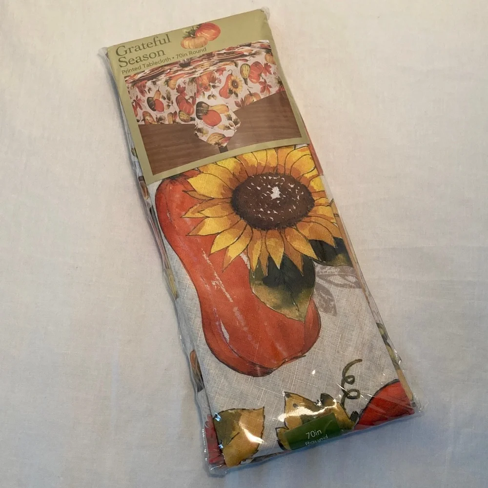 Round Tablecloth Sunflower squash acorns grateful season fall pattern NWT